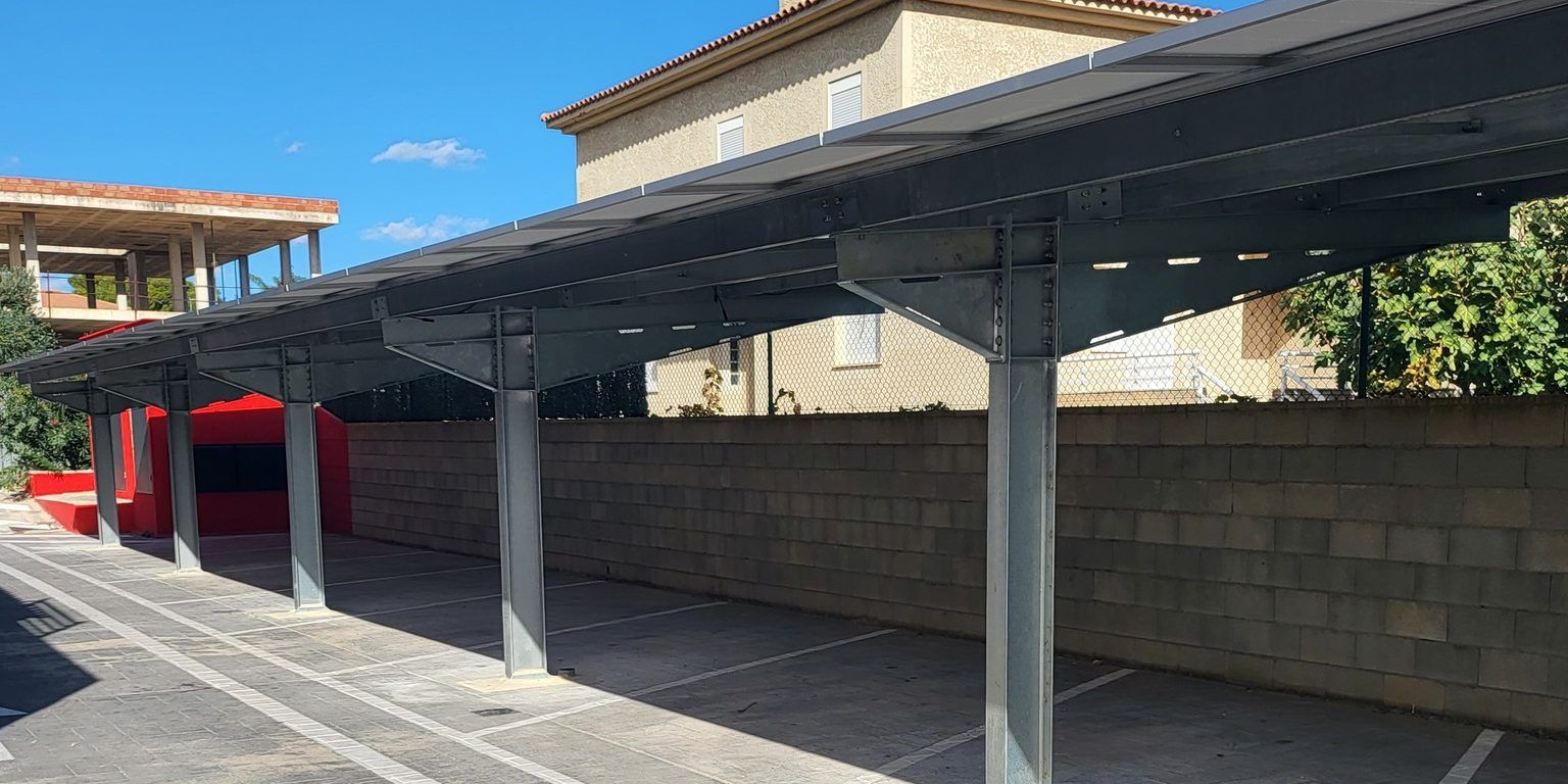 Punto de carga vehículo eléctrico – CARL’S BENIDORM